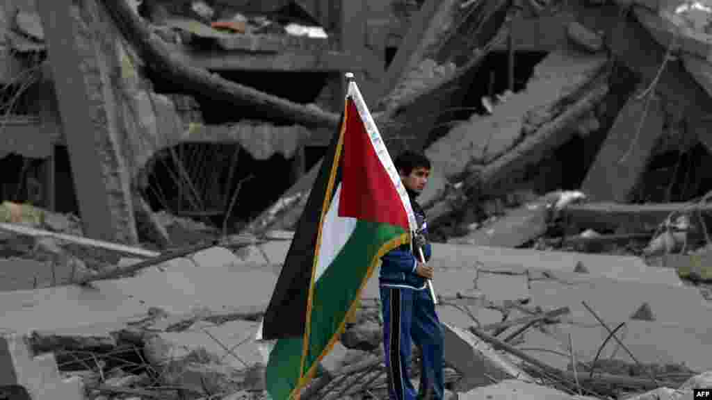 Palestina - Uništen sportski stadion u Gazi, 22. novembar 2012. Foto: AFP / Mahmud Hams 