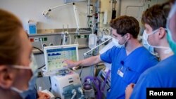 Германија- доктори примаат инструкции за користење на респираторен систем на интензивна нега