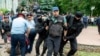 Задержания на площади Астана 9 июня в Алматы. 