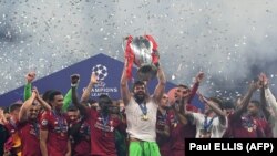 Игроки «Ливерпуля» празднуют победу в Лиге чемпионов