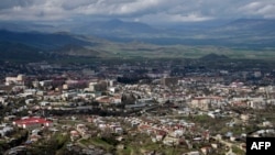 Вид с воздуха на Степанакерт – столицу непризнанной Нагорно-Карабахской Республики.