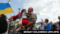 По подсчетам Министерства по делам ветеранов, в Украине сейчас 426 тысяч участников боевых действий во время АТО/ООС, из них 27 тысяч женщин, а с 2019 года статус участников боевых действий получили почти 1300 добровольцев