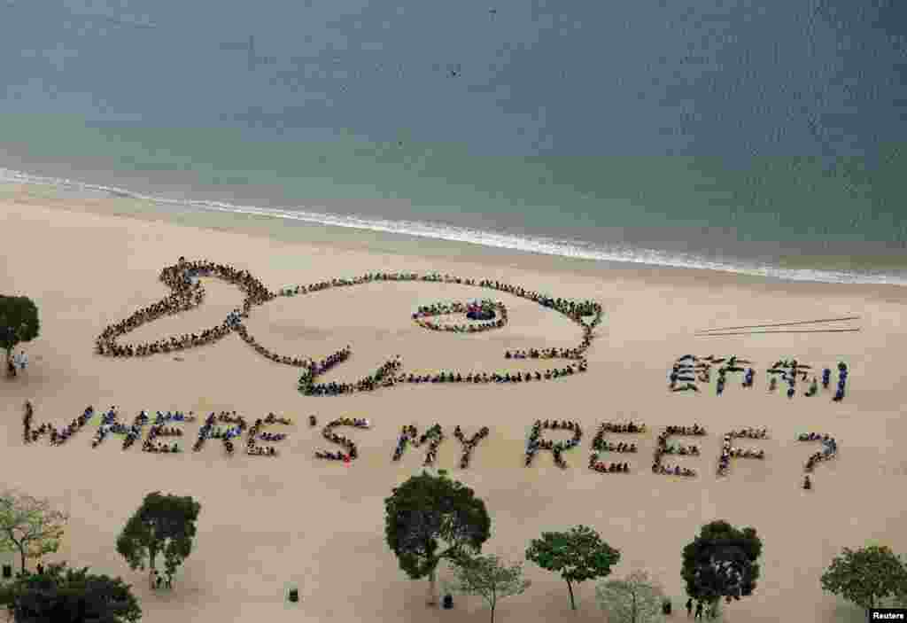 A view of more than 800 schoolchildren, teachers, and volunteers forming the shape of a fish with a sad expression, alongside Chinese characters that read &quot;refrain,&quot; at Repulse Bay in Hong Kong. The event was in honor of Kids Ocean Day, to send a global message to stop consuming reef fish in order to protect the Earth&#39;s coral reefs. (Reuters/Bobby Yip)