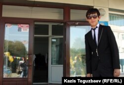 Азамат Оразбек в школьной форме. Алматы, 1 сентября 2012 года.