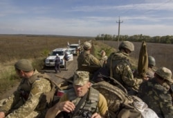 Архівне фото. Відведення військ на 1 кілометр уздовж лінії протистояння між селами Богданівка і Петрівське Донецької області, 7 жовтня 2016 рік