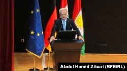 وزير النقل الإتحادي الألماني بيتر رامساور يتحدث في المنتدى الإقتصادي الألماني- الكردستاني في أربيل