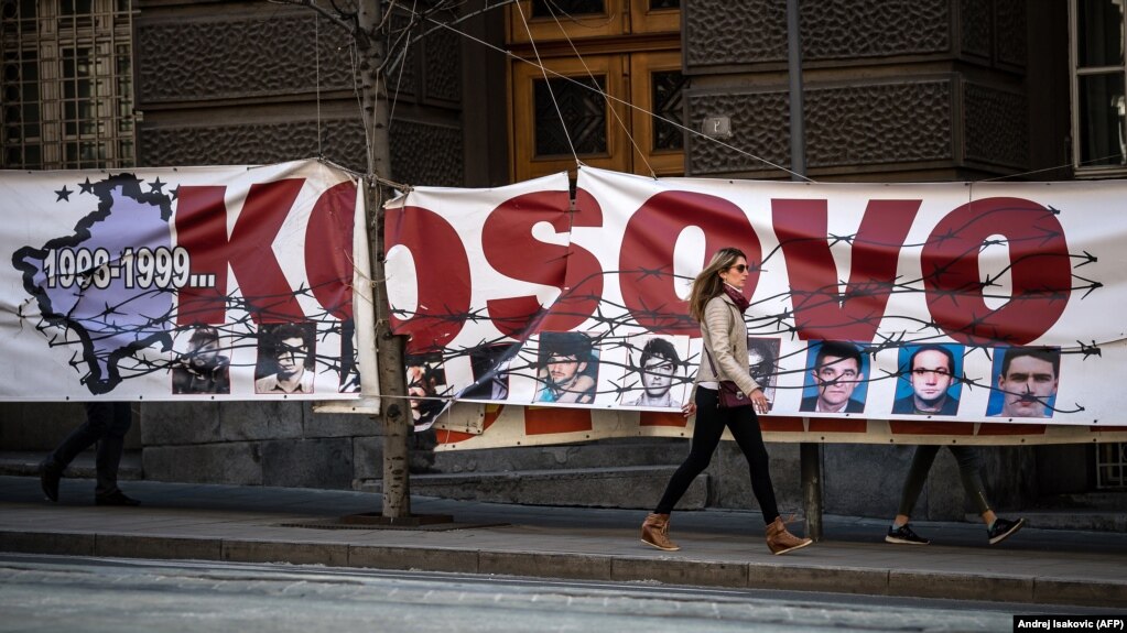 Transparent ispred zgrade Vlade Srbije u Beogradu