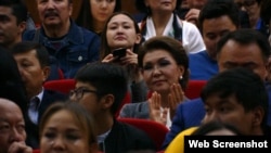 Фильм тұсаукесеріне келген бұрынғы президенттің үлкен қызы, сенат спикері Дариға Назарбаева.