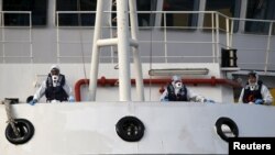 Прибывшее 20 апреля на Мальту судно итальянской береговой охраны с телами погибших в море беженцев