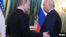 Президент Узбекистана Ислам Каримов (справа) и президент России Владимир Путин. Москва, 26 апреля 2016 года.