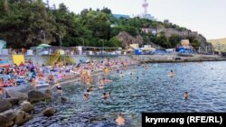 Поселок городского типа Партенит на старте туристического сезона в Крыму
