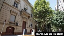 Здание школы при посольстве России в Буэнос-Айресе, где в декабре 2016 года обнаружили чемоданы с почти 400 кг кокаина. Фото: Reuters