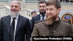 Рамзан Кадыров со своими сподвижниками, депутатом Госдумы Адамом Делимхановым и спикером Магомедом Даудовым