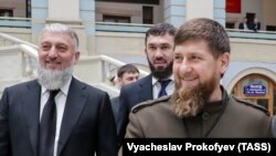 Чечня башлыгы Рамзан Кадыров (уңда) Мәскәүдә (архив фотосы)