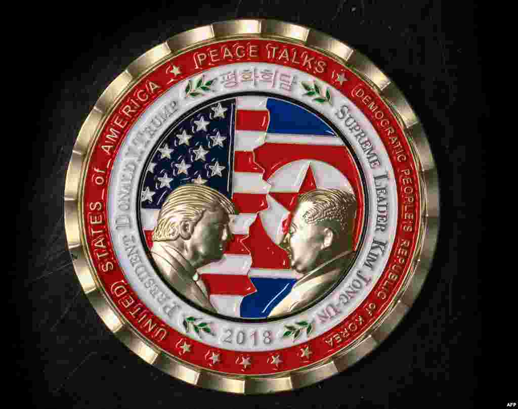 САД - Белата куќа изработи специјална монета за претстојната историска средба меѓу американскиот претседател Доналд Трамп и лидерот на Северна Кореја Ким Џонг-ун.