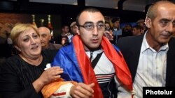 Armenia - Former POW Hakob Injighulian is greeted by his parents on his return to Armenia after yearlong captivity in Azerbaijan, Yerevan, 2Oct2014.