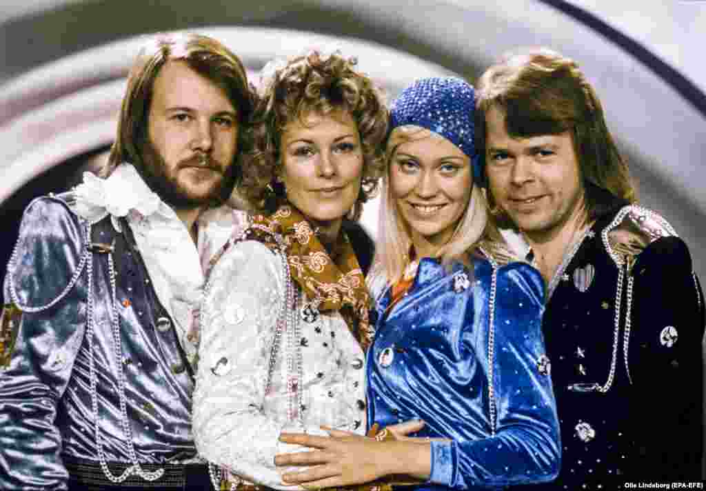 ШВЕДСКА - Шведската поп супергрупа АББА го направи долгоочекуваниот кам-бек на 5 ноември со нивниот нов албум Voyage, речиси четири децении откако се разделија.
