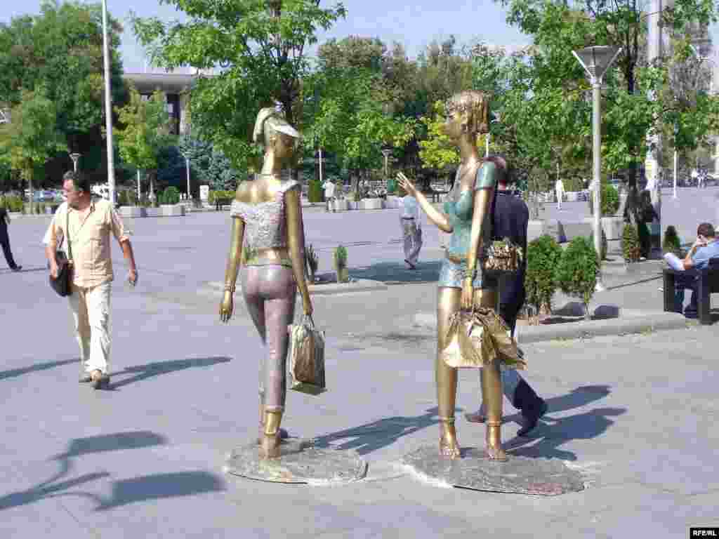 Скултури во Скопје - Скултури во Скопје