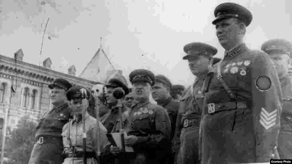 Mareșalul G.K. Jukov, comandantul Grupului &bdquo;Sud&rdquo; al Armatei Roșii, la 4 iulie 1940, la Chișinău (Source: ANM).