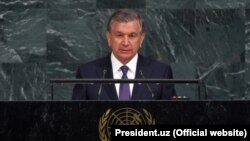 Президент Узбекистана Шавкат Мирзияев выступает с трибуны на 72-й сессии Генеральной ассамблеи ООН. Нью-Йорк, 19 сентября 2017 года. Фото с официального сайта президента РУз. 