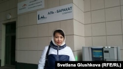 Дольщик Салима Байдаулетова у офиса «АльБаракат Компани». Астана, 22 октября 2015 года.