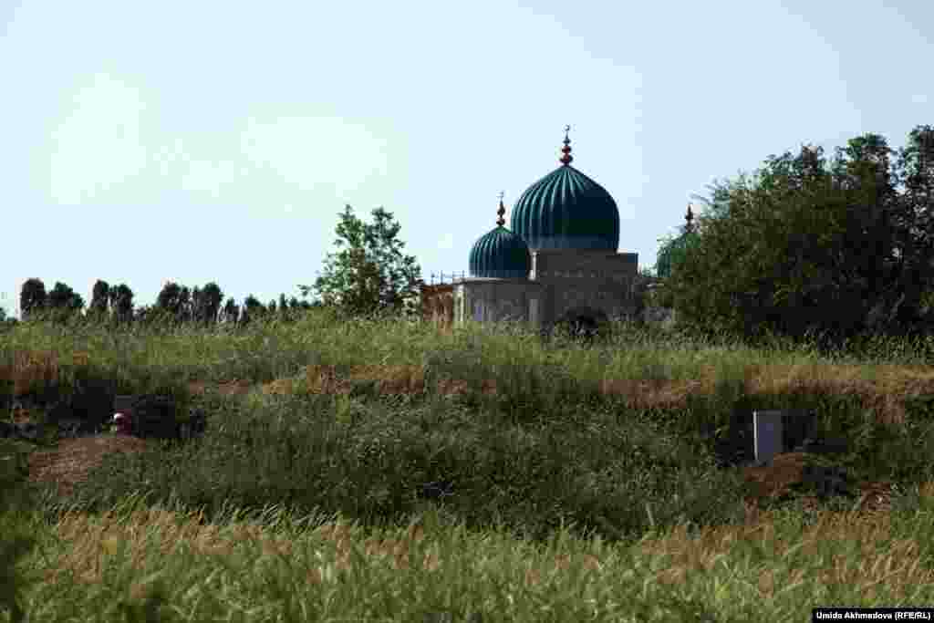 Мазар (могила) Шабдималика-аулие в окрестностях Балгалы. Местные жители называют Шабдималика, жившего приблизительно в 12&mdash;13-м веке, последователем Ходжи Ахмета Яссауи.