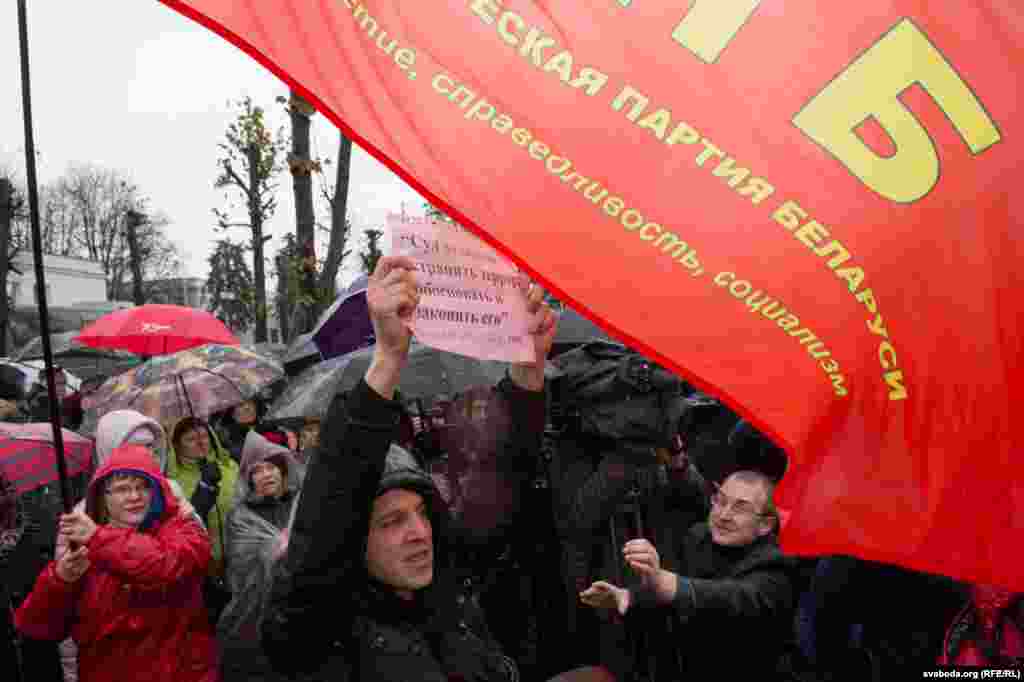 Dashkevich and unidentified associates shouted, "Shame! Shame!" before being attacked by the head of Belarus's pro-government Youth Union, Syarhey Klishevich (lower right).