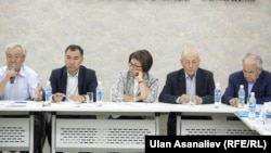 “Акыйкат шайлоо үчүн” кыймылы Бишкекте өткөргөн жыйындардын бири.