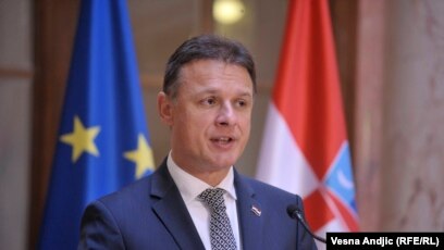 ako bi trebalo da razgovarate svakodnevno