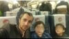 Хайриддин Абдулло с племянниками на борту самолета авиакомпании "Таджик Эйр", 29 декабря 2019 года.