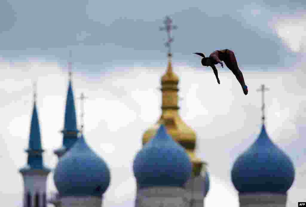 Belarus's Yana Nestsiarava competes in front of the Blagoveshchensk cathedral and the Kul-Sharif mosque to place third during the women's 20-meter high-diving final at the 16th FINA World Championships in Kazan, Russia. (AFP/Roman Kruchinin)
