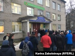 Очередь за справкой в Архангельске