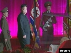 Kim Jong-un odaje poštu svom ocu