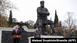 Владимир Путин на открытии памятника Александру III, Ялта, 18 ноября 2017 года