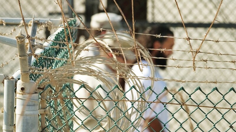 Bidenit i kërkohet të mbyllë burgun ushtarak të Guantanamos