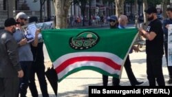 На акции собрались десятки чеченцев, проживающих в Берлине и его окрестностях