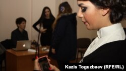 Abai45.kz сайты мен Абайдың қара сөздерінің iPhone-ға бейімделген нұсқасы көпке көрсетілді. Алматы, 11 қаңтар 2013 жыл.