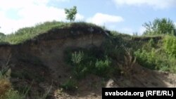 Belarus - Human bones in a sand quarry in Mashtalery, Hrodna region, 17Jul2012