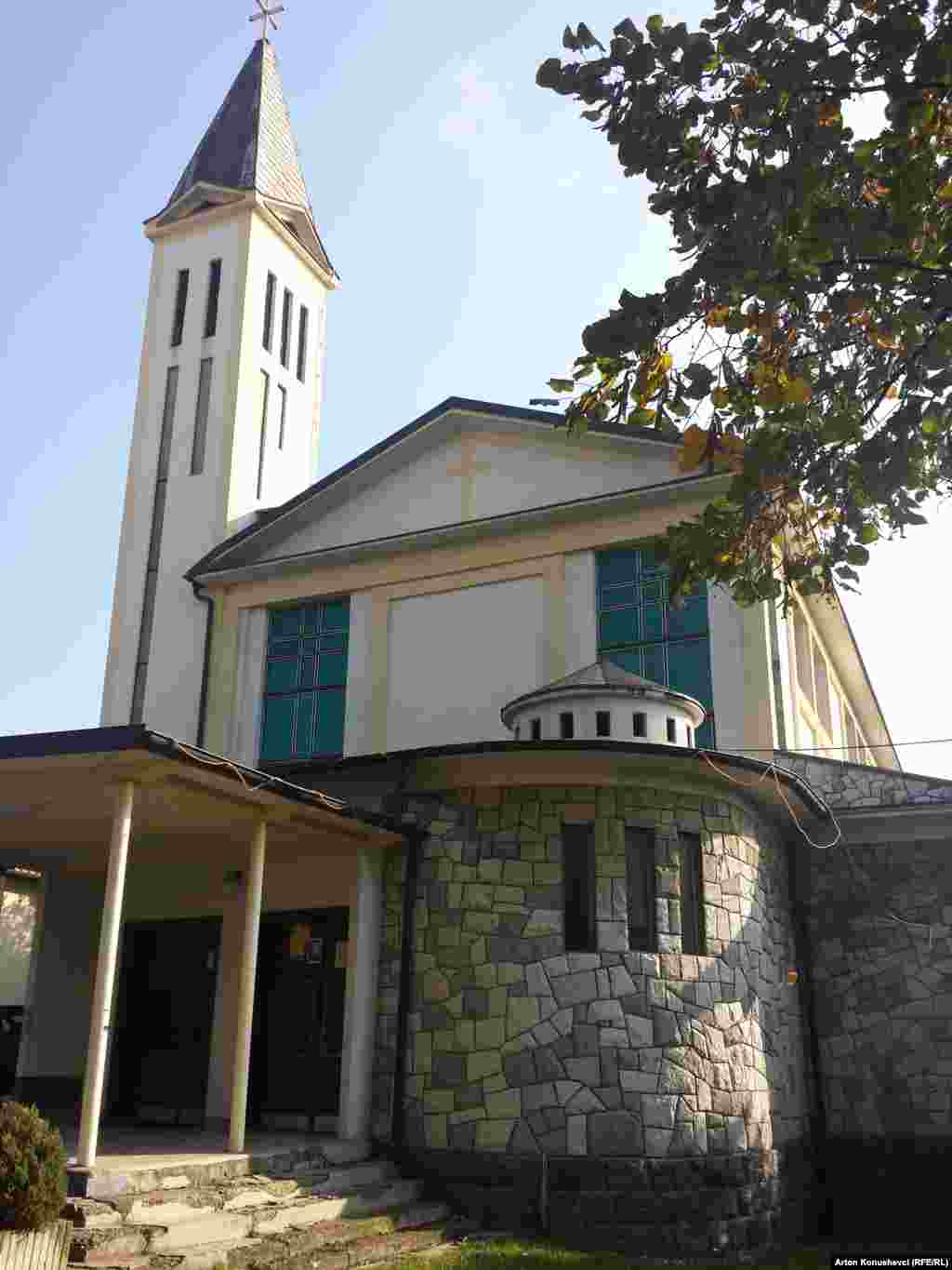 Biserica catolică Sf. Ndou de la Pristina.