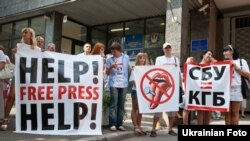 "Artists against censorship" demonstrates in support of Ukraine's Channel 5 and TVi television stations in Kyiv on August 16.