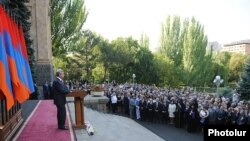 Президент Армении Серж Саргсян выступает на приеме в НС, Ереван, 19 сентября 2011 г.