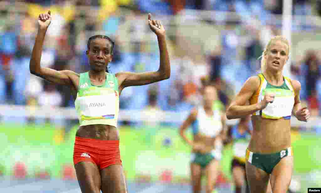 Almaz Ayana of Ethiopia celebrates victory in the women&#39;s 10,000-meter final, setting a new world record.