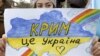 Девушка с плакатом с надписью на украинском языке: «Крым – это Украина» – во время акции в Симферополе против агрессии России, незадолго до аннексии полуострова. 10 марта 2014 года.