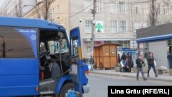 Microbuz la Gara Auto din Chisinău, în plină epidemie de coronavirus, 17 martie 2020