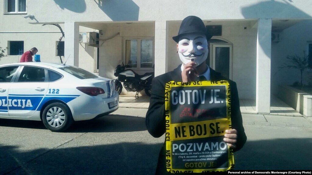 Performans aktiviste Demokratske Crne Gore u Danilovgradu