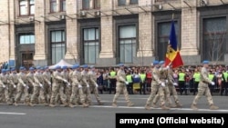 Militari moldoveni la parada de la Kiev