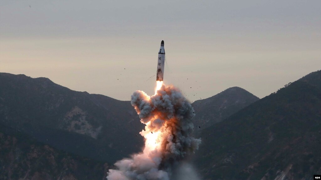 Испытание северокорейской баллистической ракеты, запущенной с подводной лодки