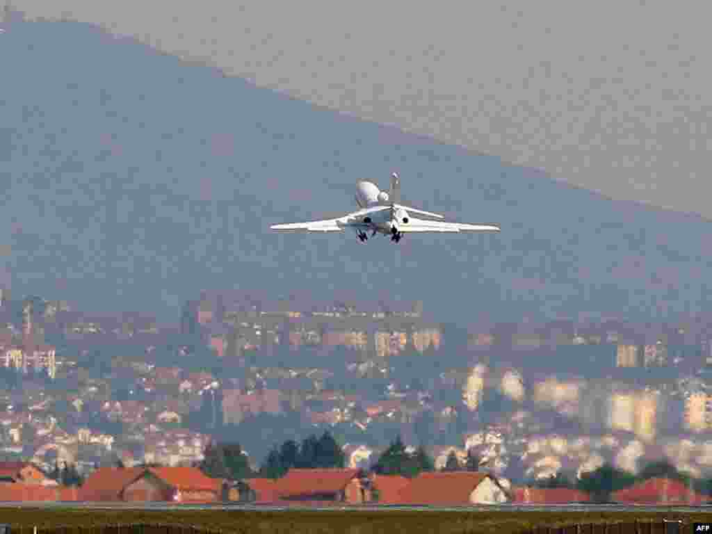 A Serbian government airplane thought to be carrying Ratko Mladic departs from Belgrade, headed for The Netherlands.