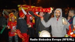 Македонските фанови во Ниш ги окупираа рестораните, кафулињата, улиците и фан зоната. 