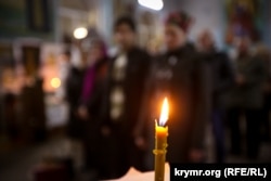 Фрагмент богослужения в православном храме Крыма, архивное фото